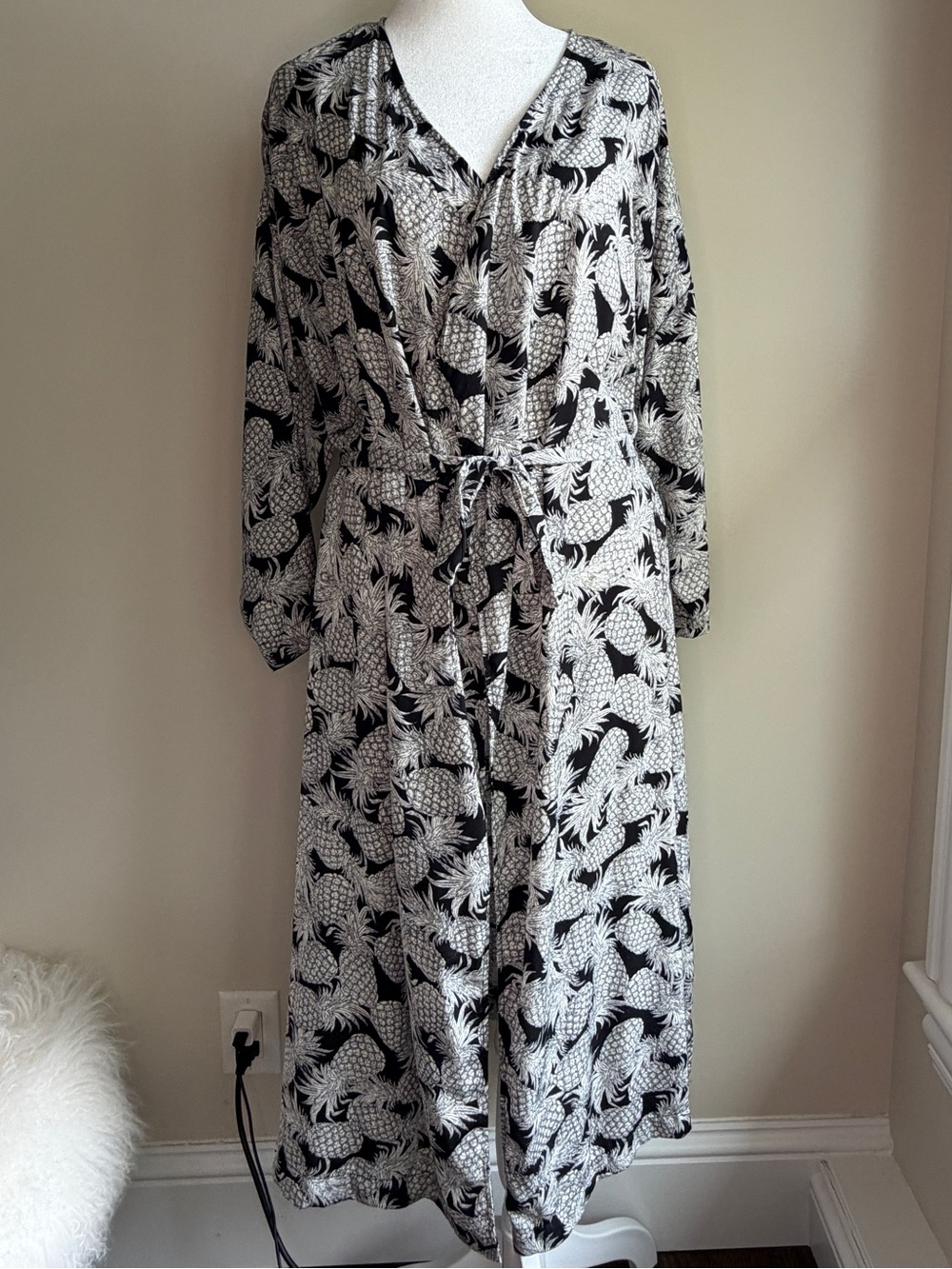 H&M Women's Medium Black & White Pineapple Print Wrap Dress